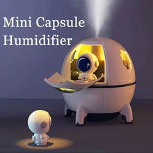 Portable Humidifier Desktop USB Astronaut Space Air Humidifier Diffuser 220ML with Colorful Led Light Stylish Gift